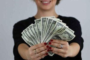 掌握财富增长秘诀:《学会钱生钱》理财课程